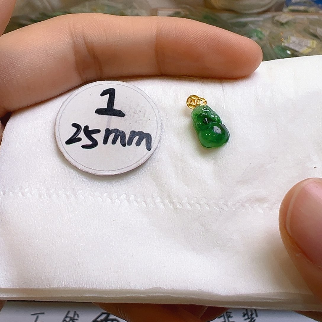 翡翠颈饰18K金镶嵌翡翠