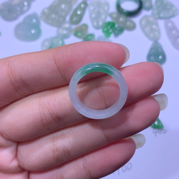 翡翠未镶嵌颈饰12圈口