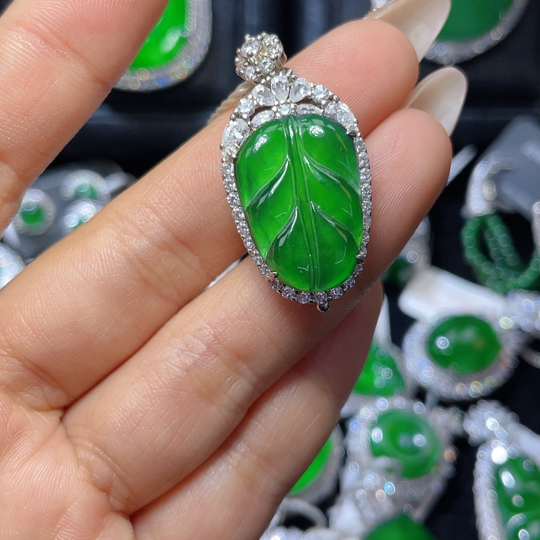 翡翠颈饰银S925镶嵌翡翠