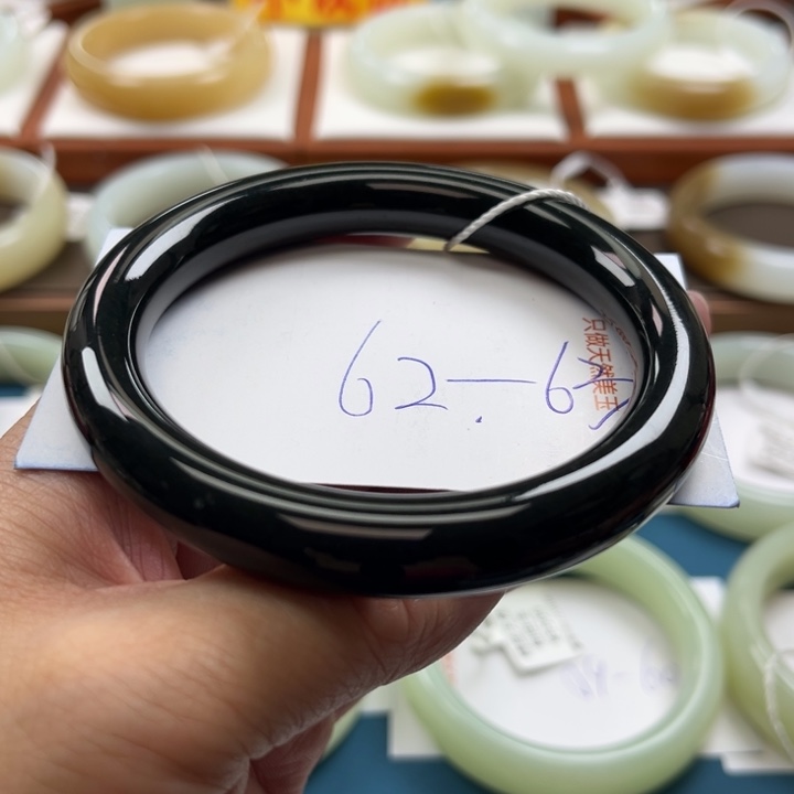 和田玉未镶嵌手串