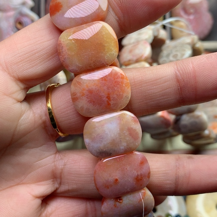 硅化珊瑚（珊瑚玉）颈饰未镶嵌