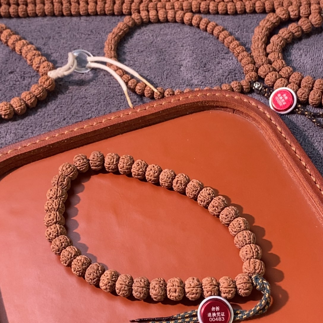 w***丶金刚菩提吊坠老树王手持