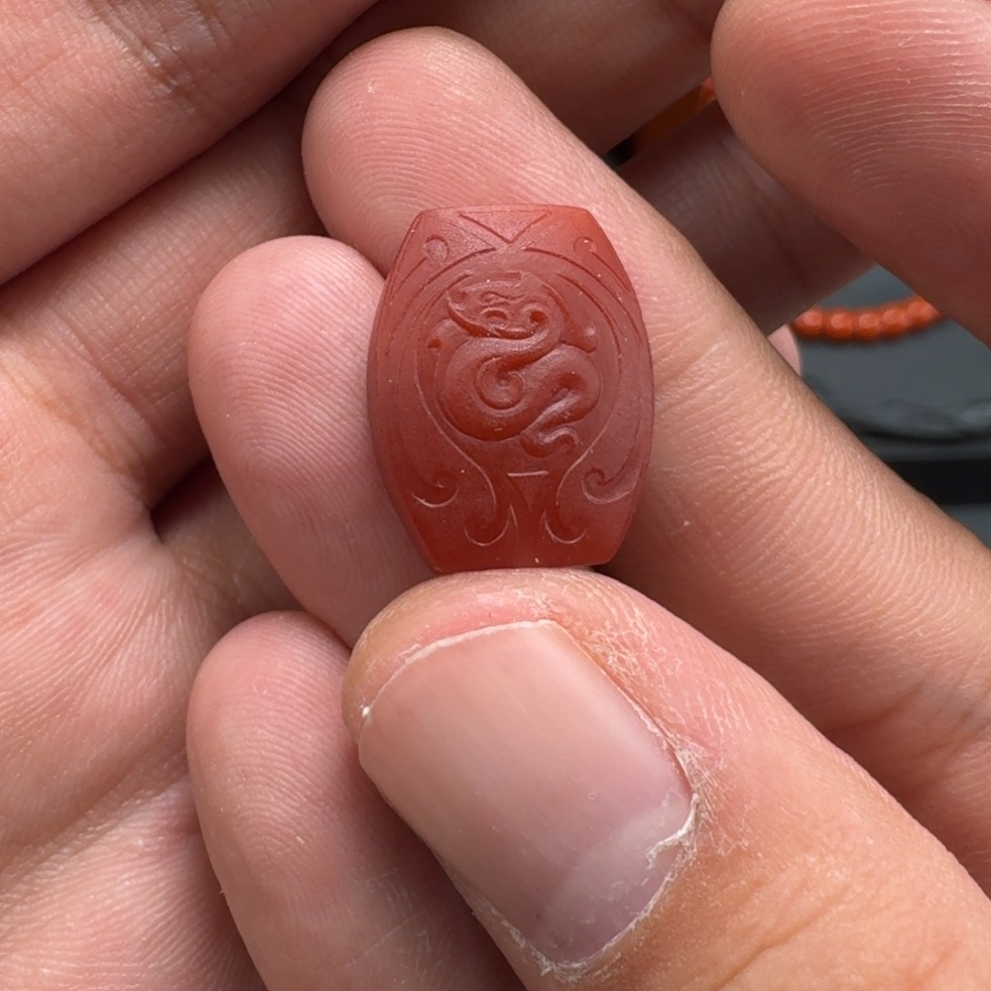 南红玛瑙玫瑰红雕刻仿古龙牌未镶嵌