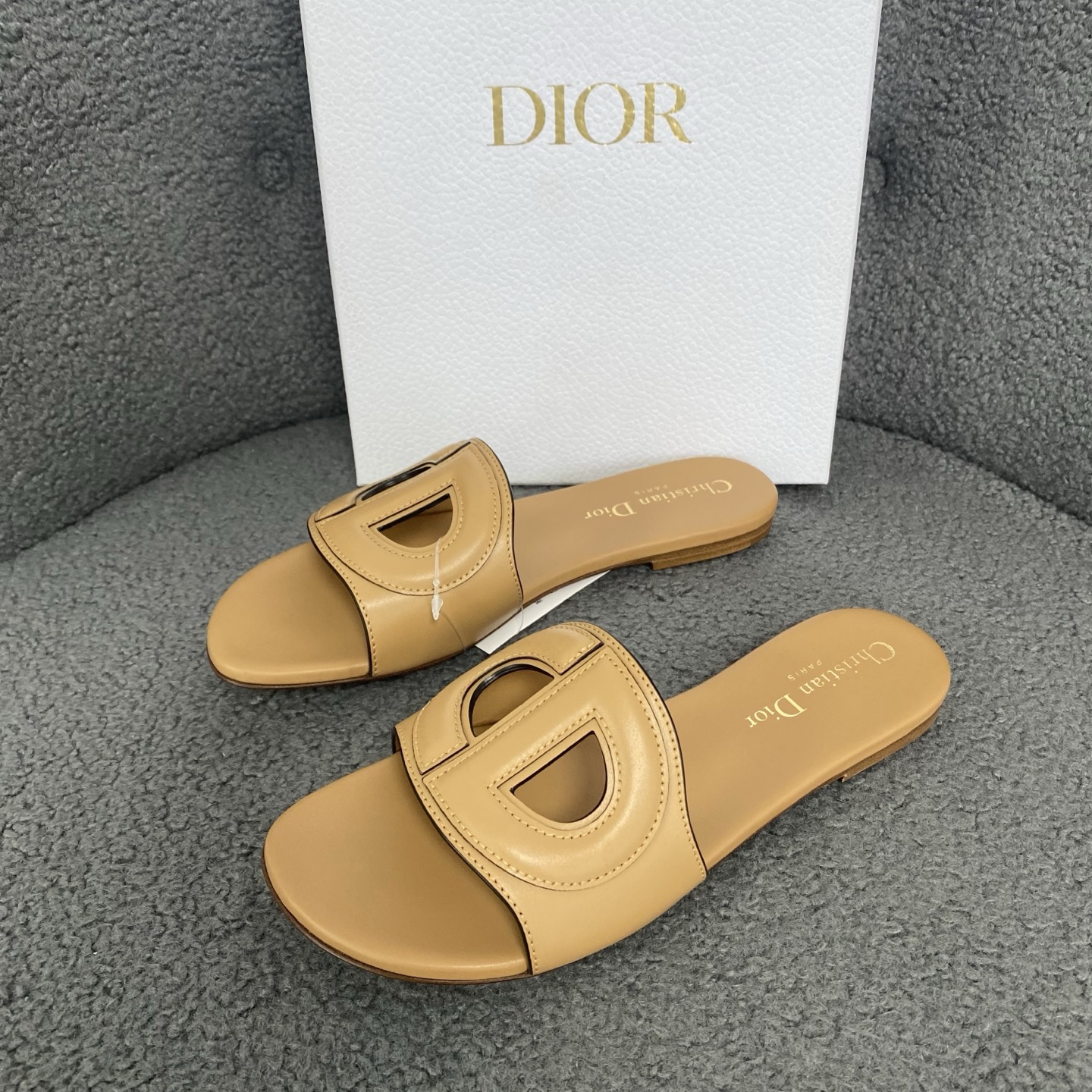 未使用 DIOR/迪奥 Dior女士卡其色CD牛皮拖鞋156042