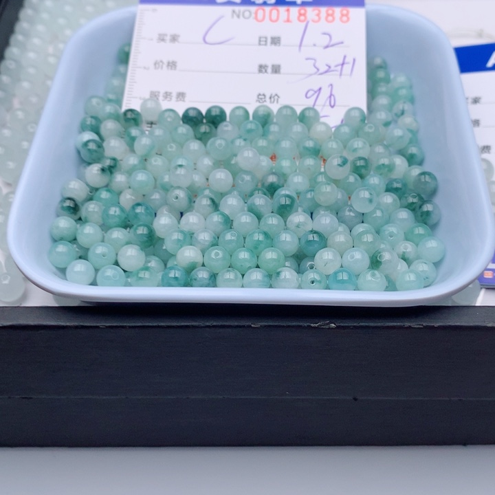 C***y翡翠未镶嵌手链多样性