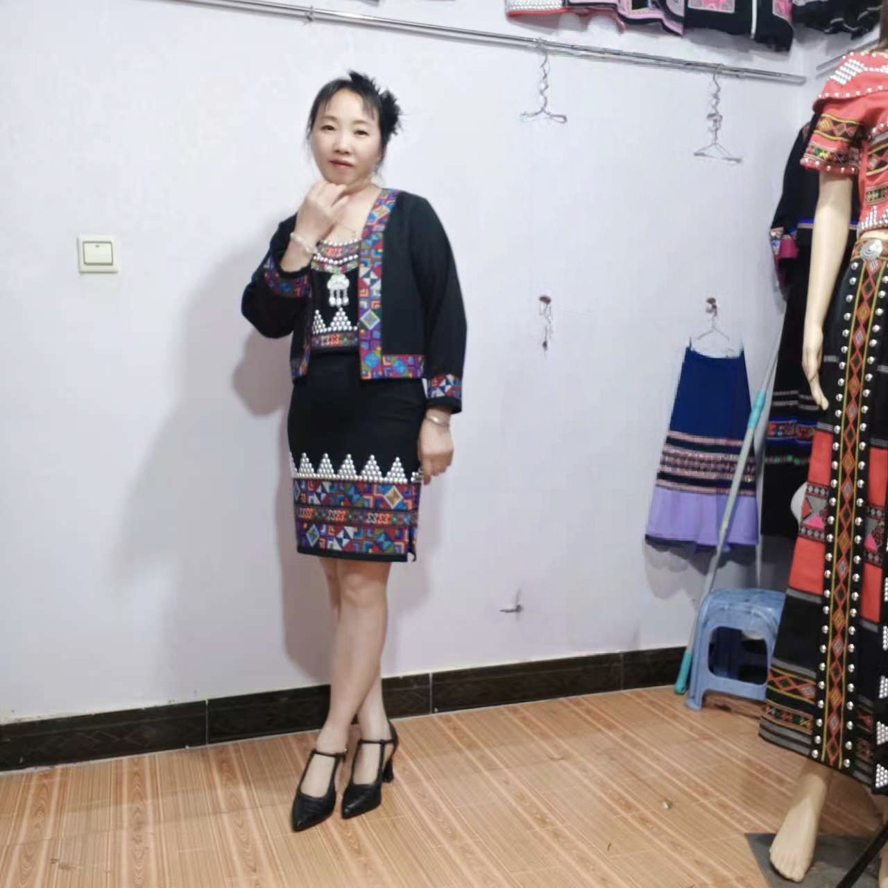 哈尼族服装少数民族日常生活服装时尚洋气显瘦