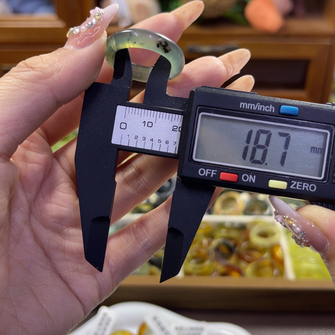 蛇纹石玉未镶嵌手镯91