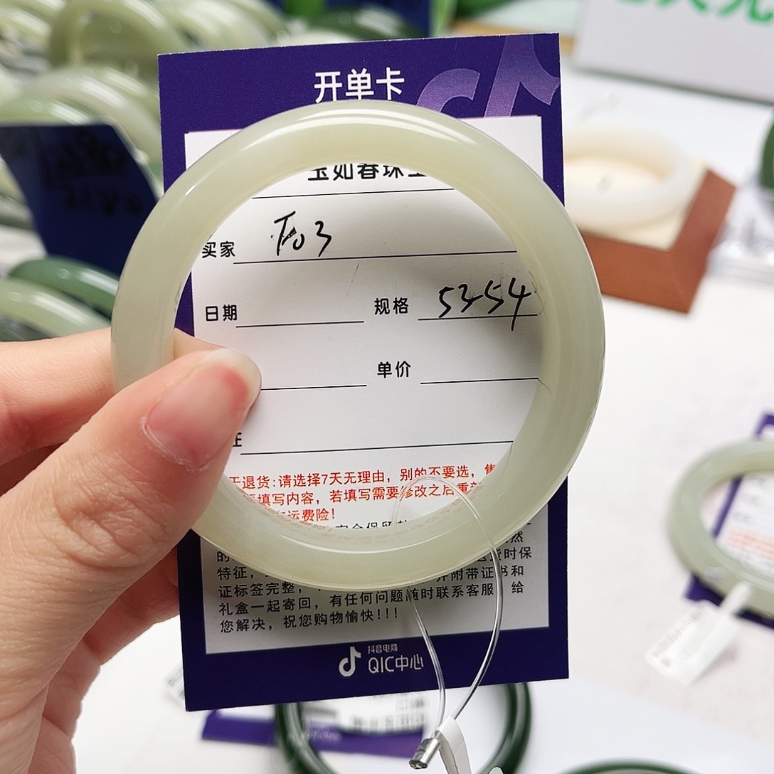 和田玉手镯未镶嵌