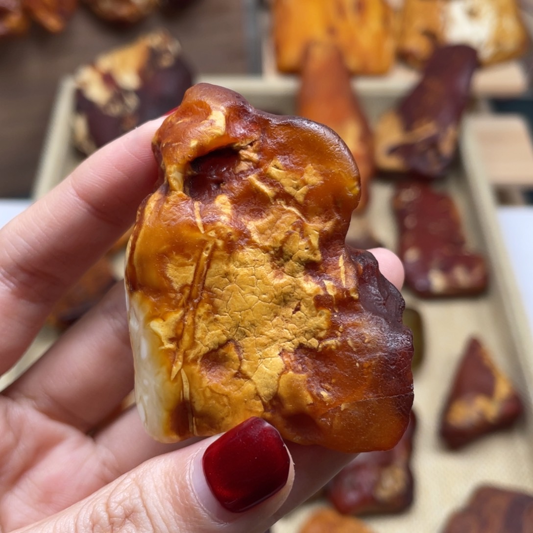 琥珀未镶嵌珠宝奇石