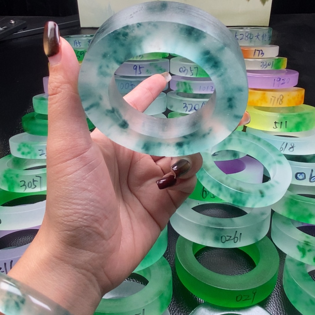 用***8玉百搭时尚独龙翠手镯