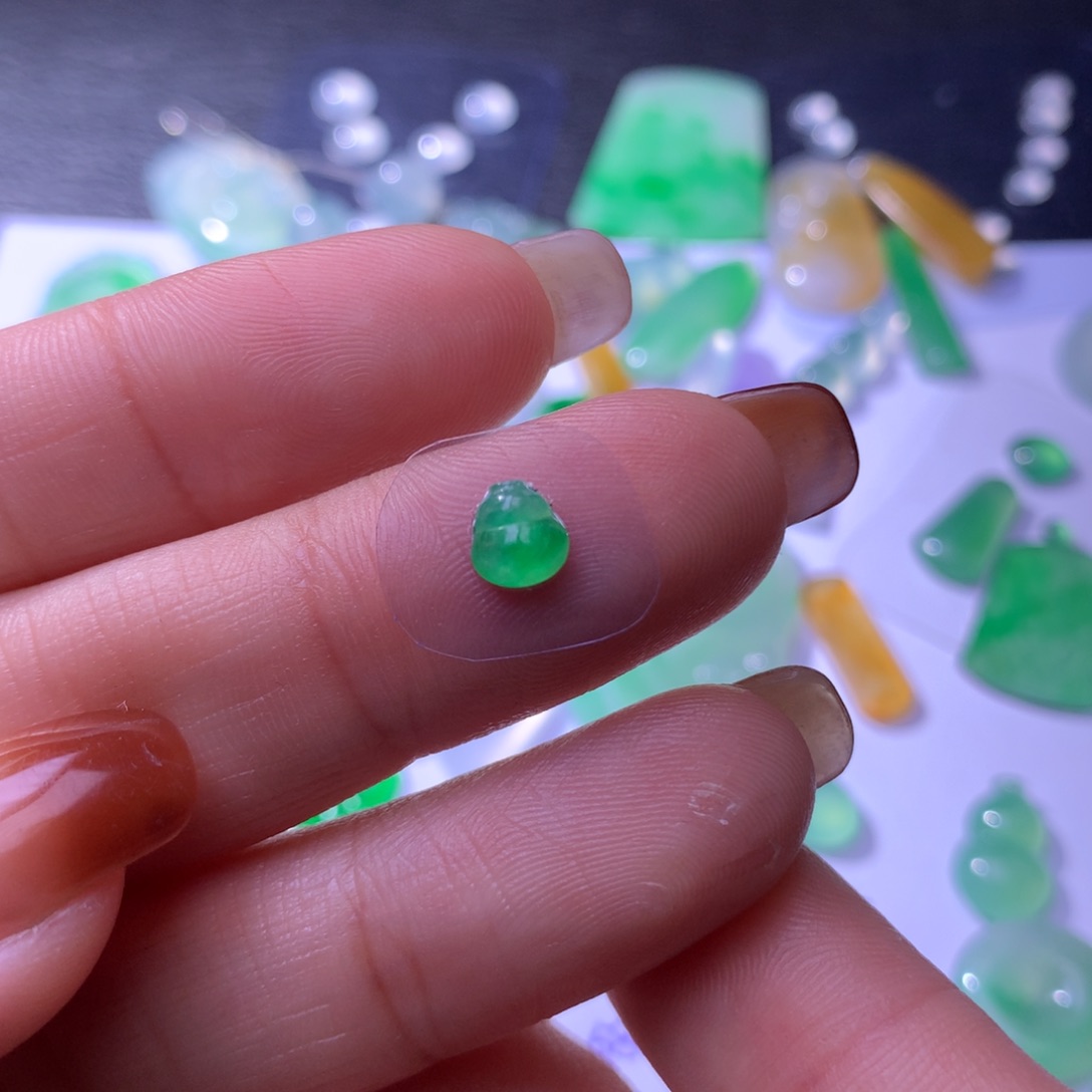 翡翠颈饰未镶嵌葫芦