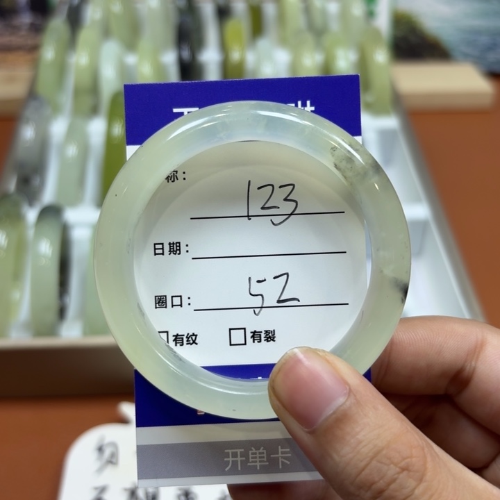 未镶嵌岫玉手镯天然