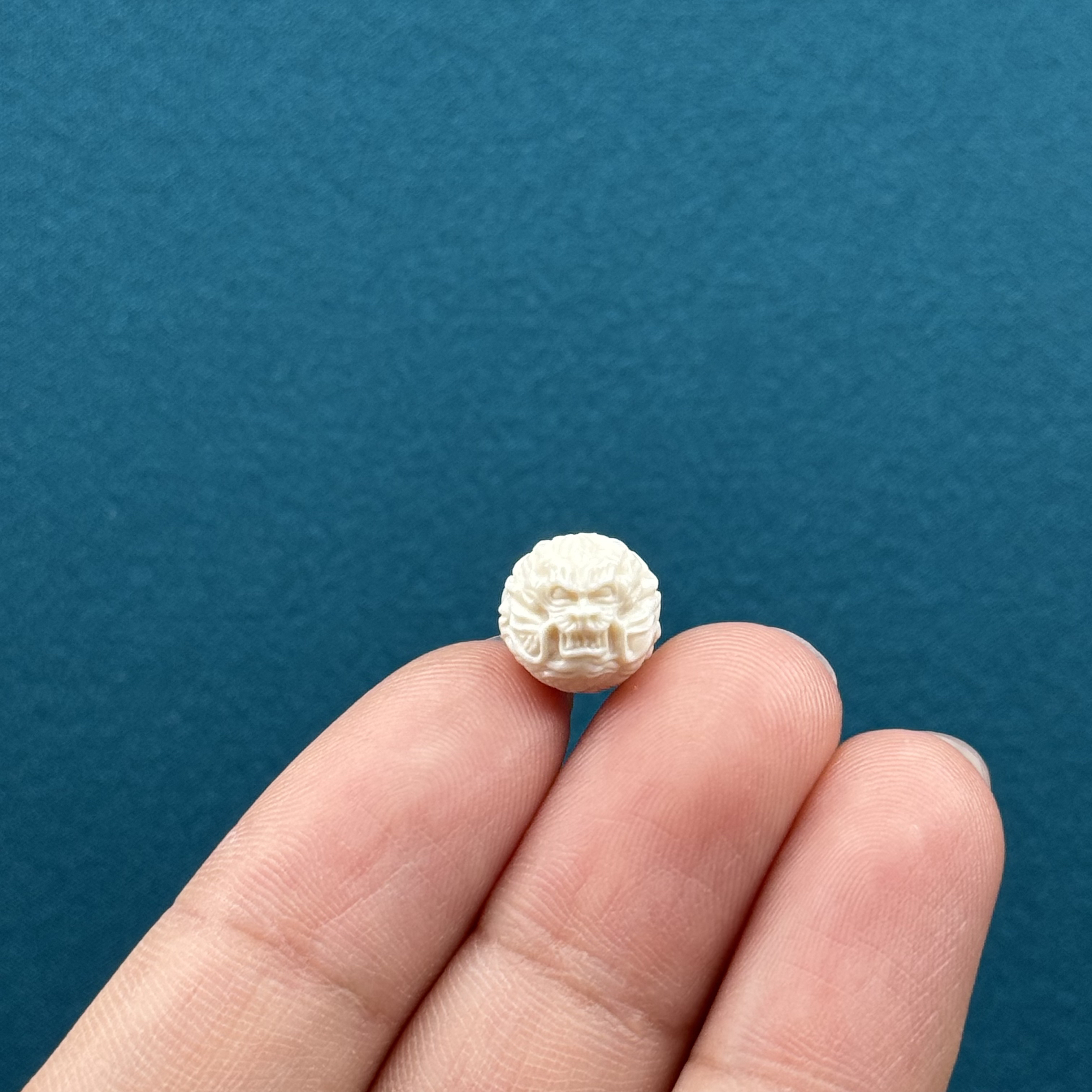D63-81天然猛犸牙雕刻龙珠上下通孔10mm支持复检假一罚十