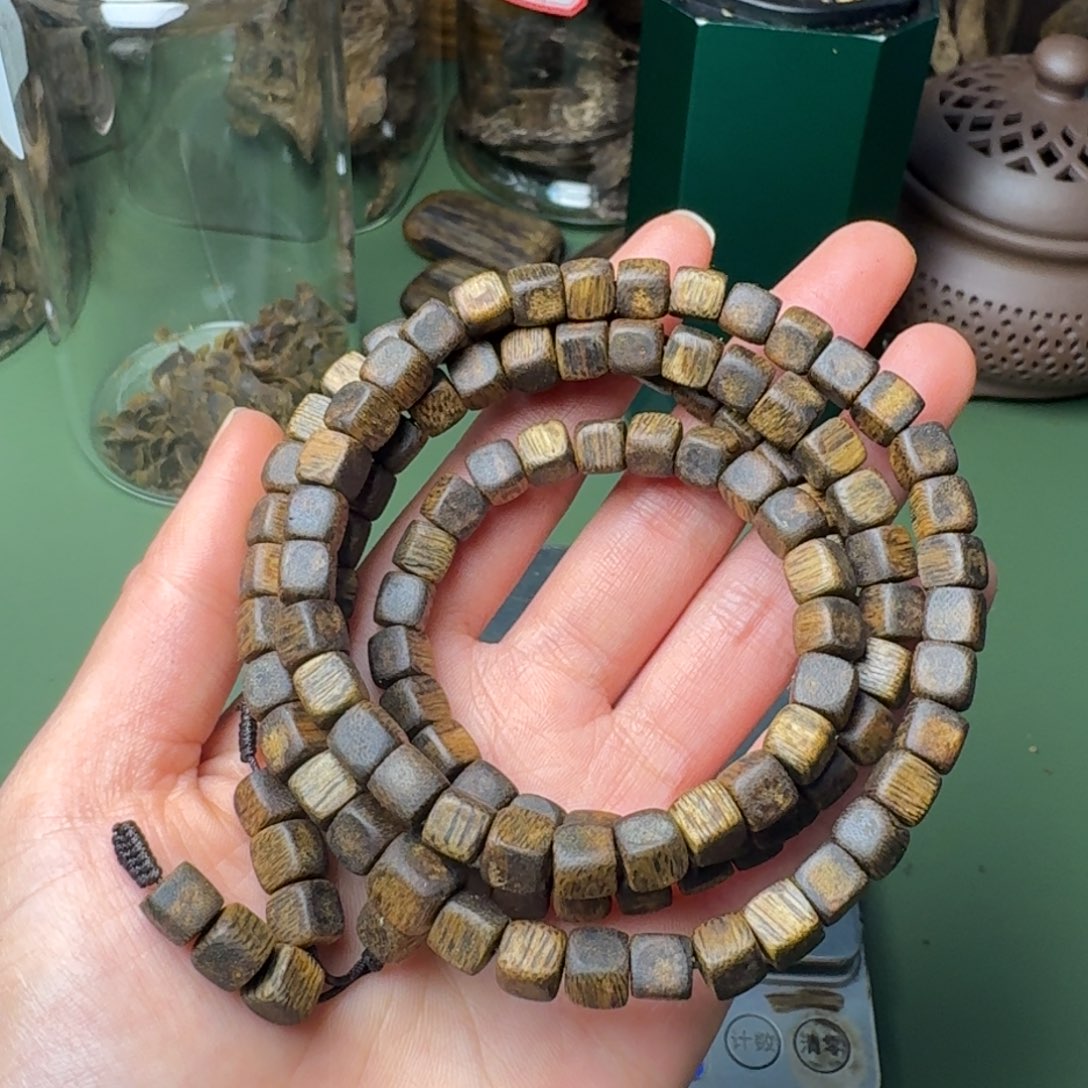 沉香手串海南老白棋方糖老料26克