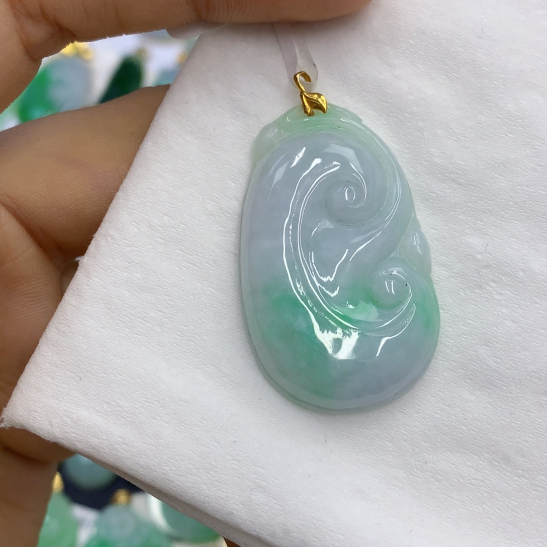 翡翠18K金镶嵌颈饰翡翠