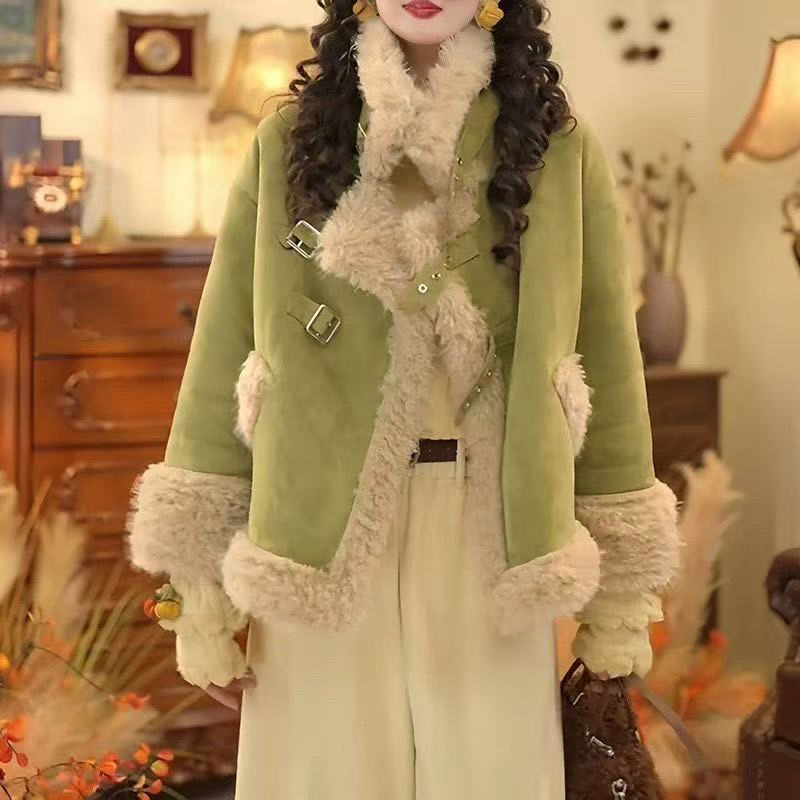 果绿色麂皮绒皮毛一体羊羔毛外套女冬2025新款小众设计感