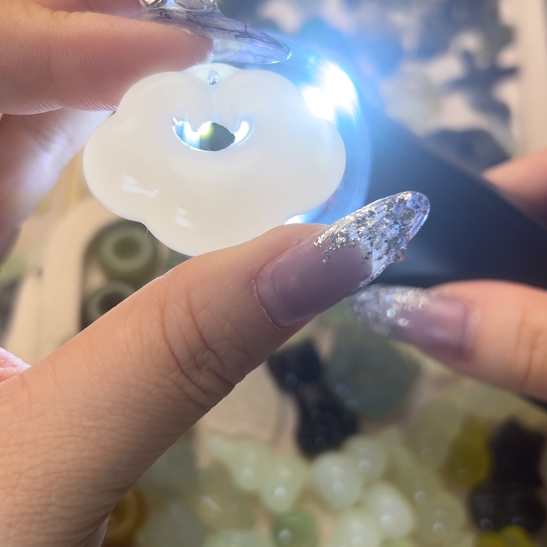 蛇纹石玉颈饰合金