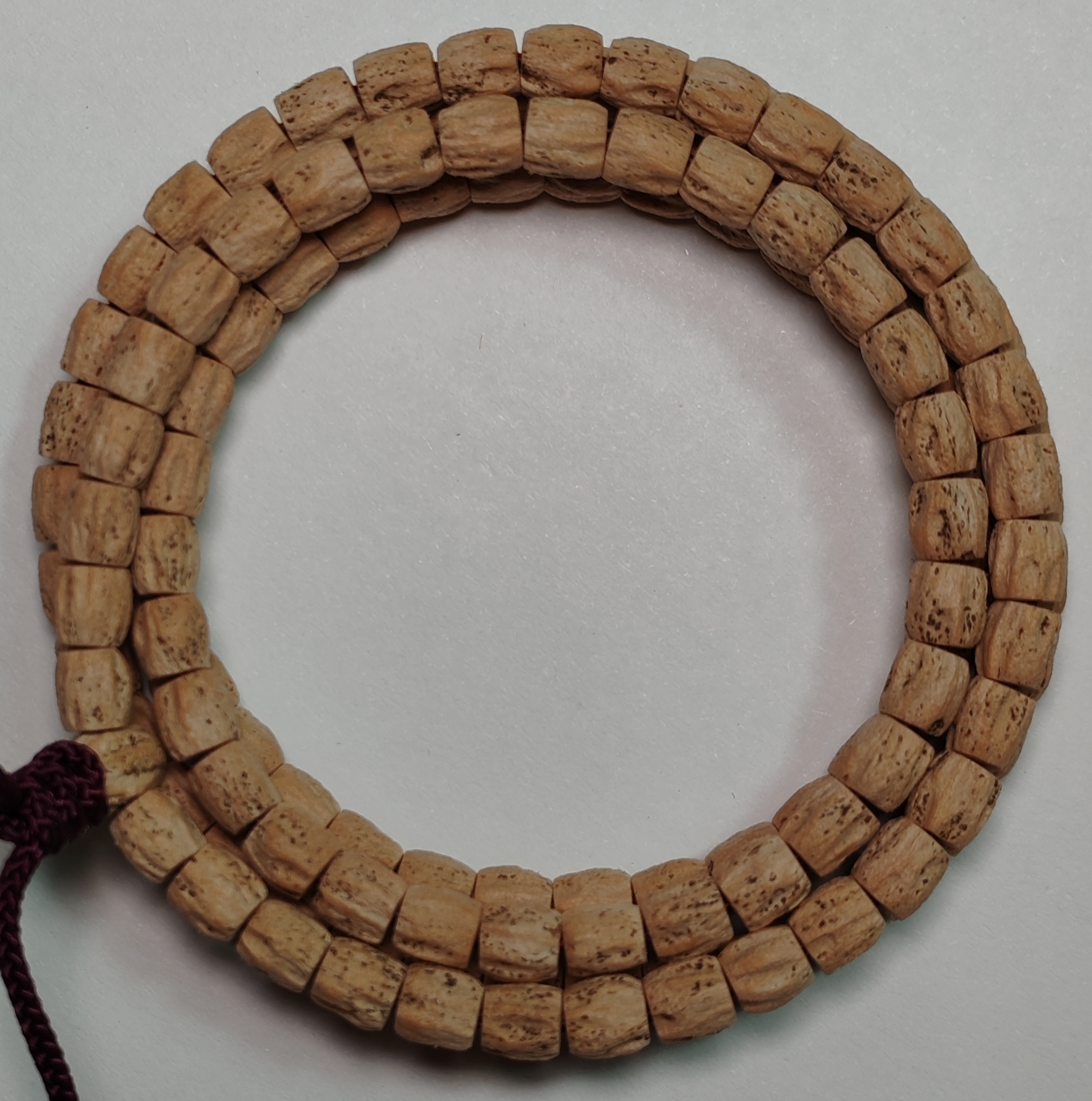 一款热振粉皮高桩超级顺百香籽，皮质细腻，走色玉化快，桩型极好