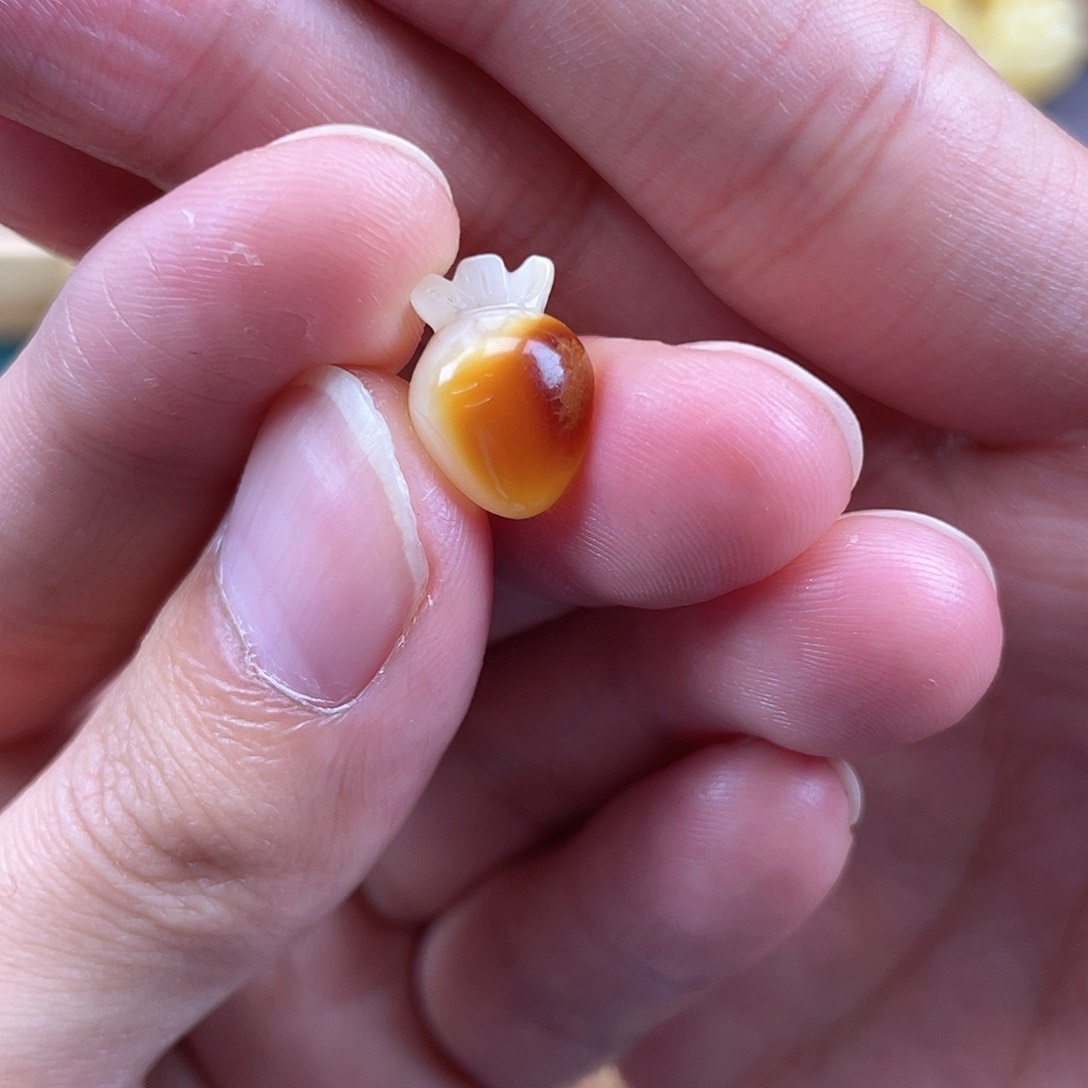 琥珀裸石未镶嵌蜜蜡