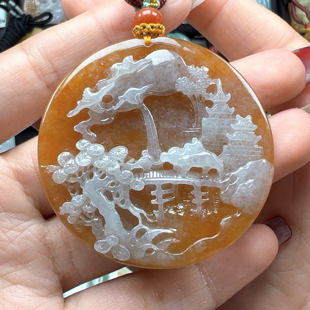 翡翠颈饰未镶嵌山水