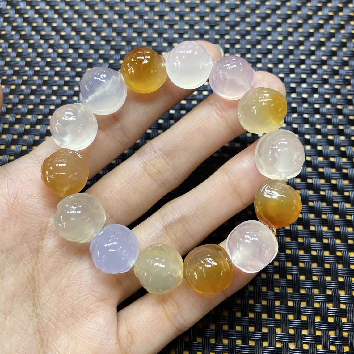 天然玛瑙精雕多宝富甲手串、男女都可佩戴