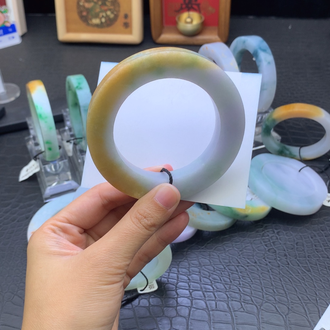 定制翡翠未镶嵌翡翠手镯