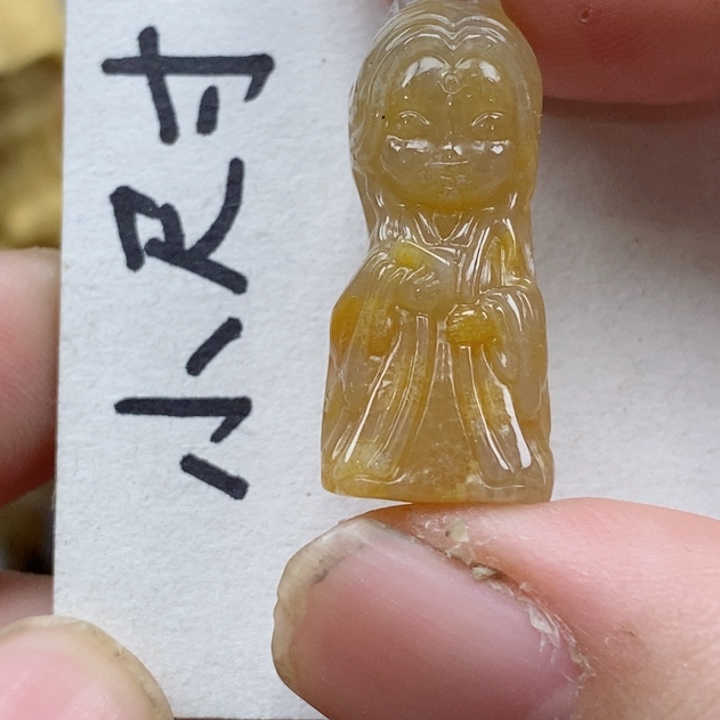 颈饰未镶嵌硅化珊瑚（珊瑚玉）