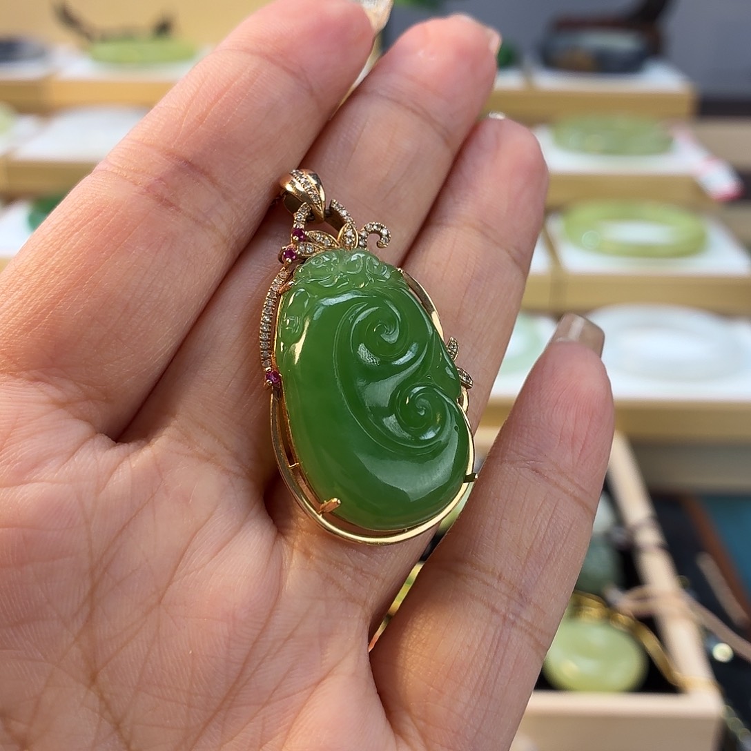 和田玉（碧玉）18K金镶嵌吊坠(不含链)