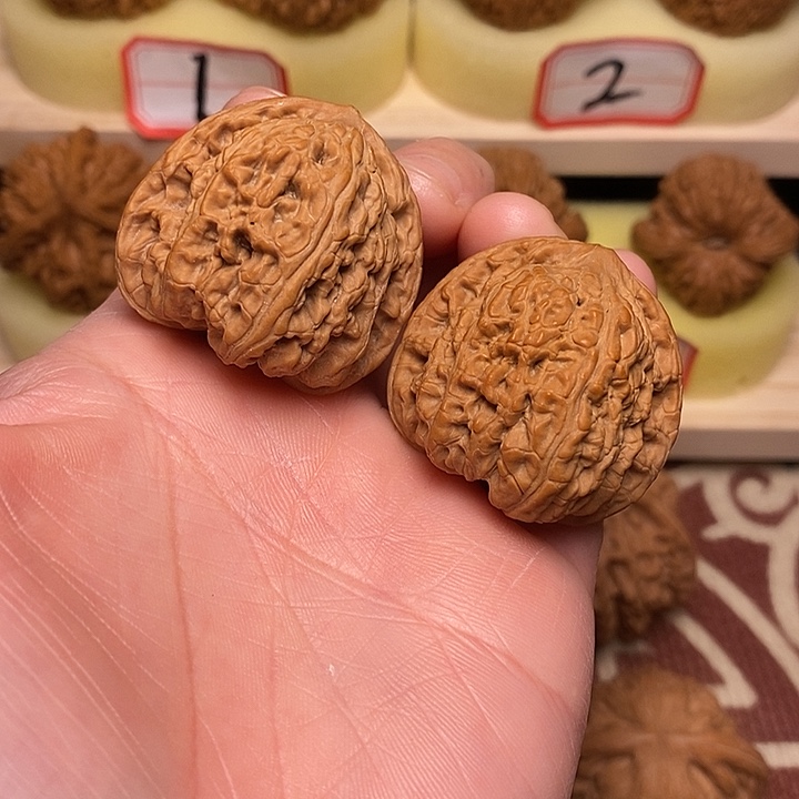 文玩核桃吊坠36红宝石