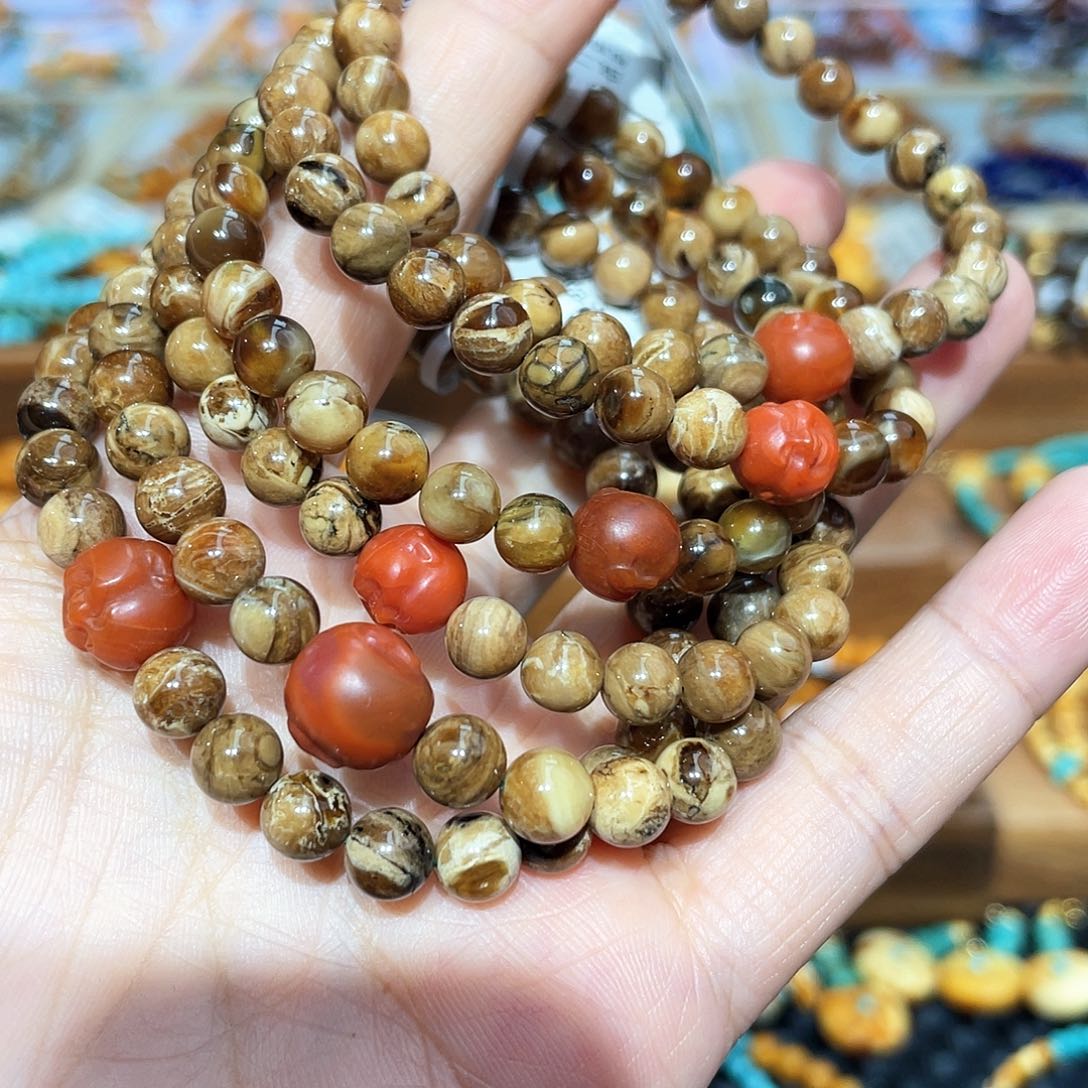 琥珀裸石未镶嵌多样发其一