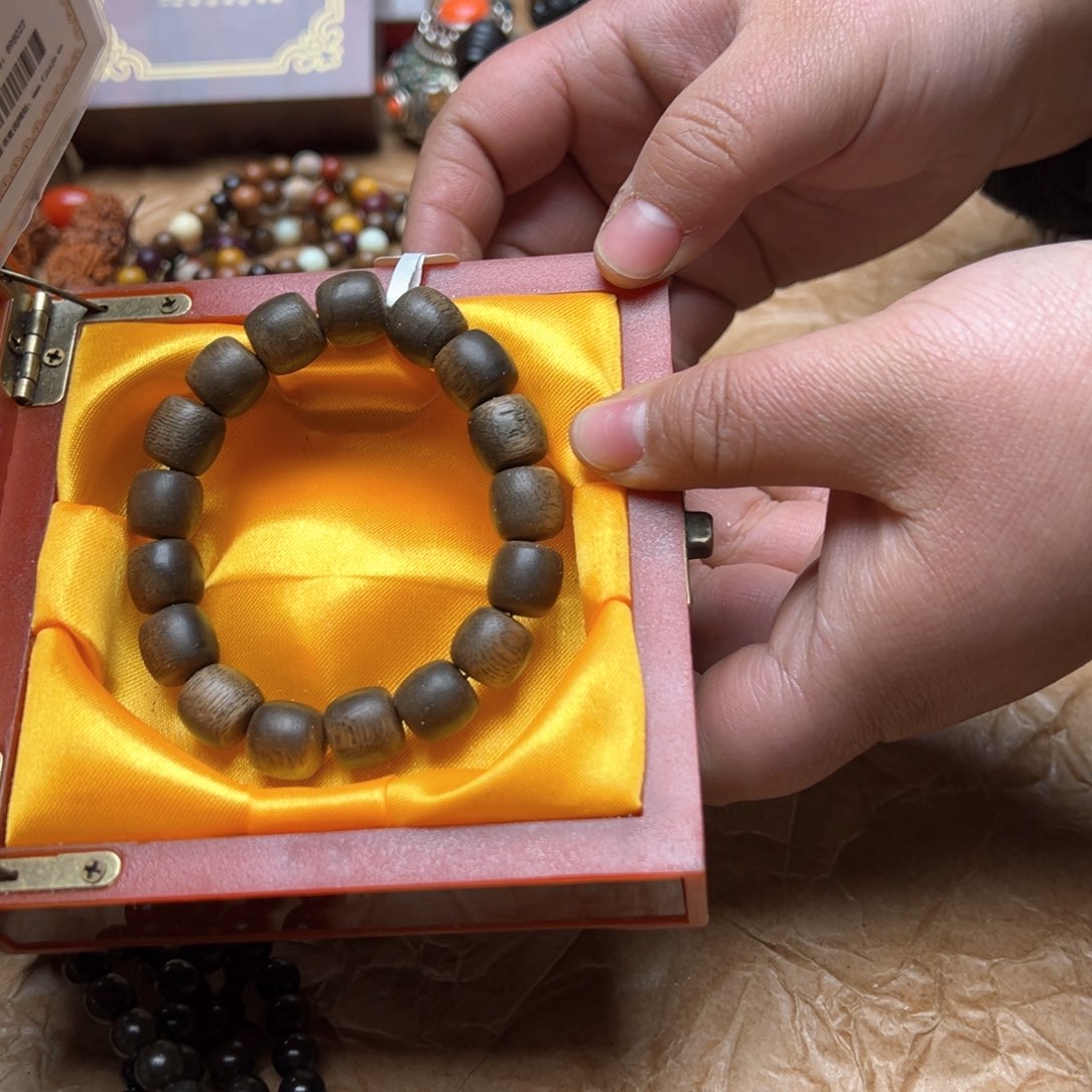 大叶紫檀（黑酸枝木类）