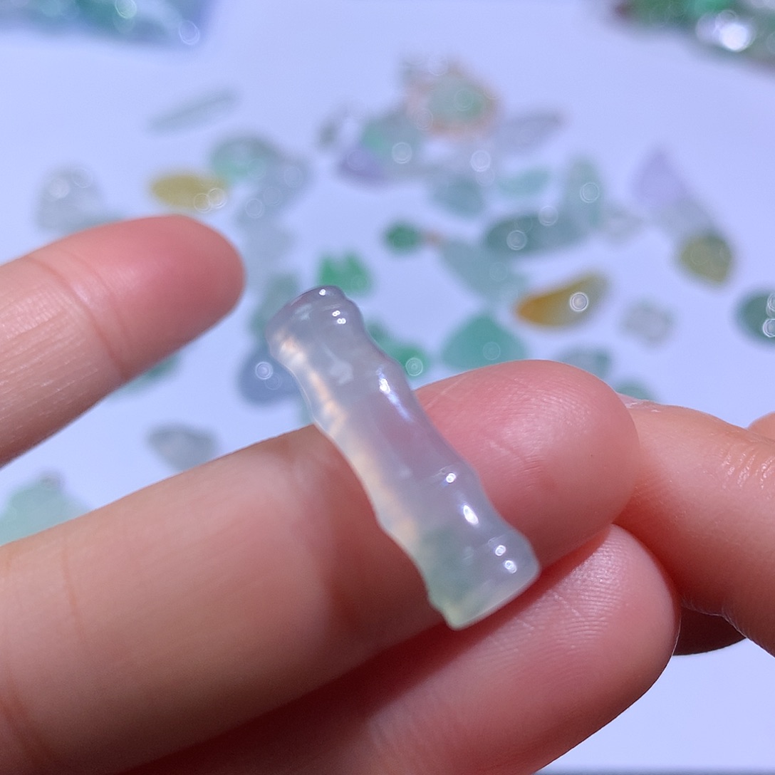 翡翠颈饰未镶嵌竹节