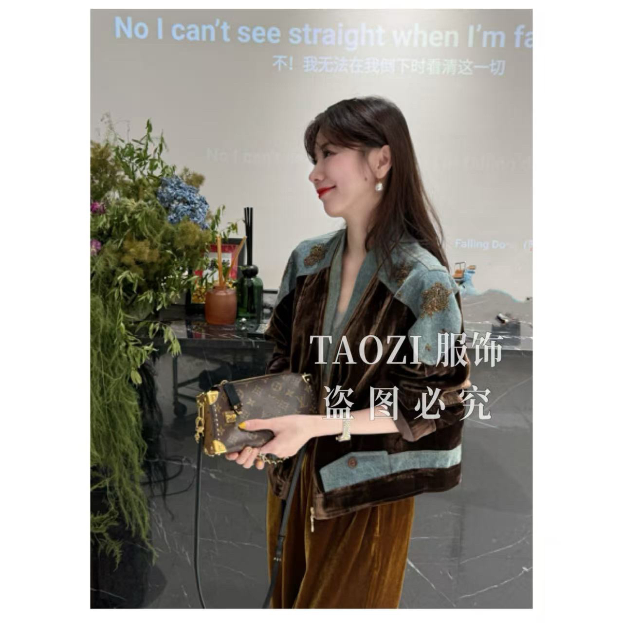 桃子自制 09299 【白富美】秋冬高端设计师款丝绒拼接加厚牛仔外套