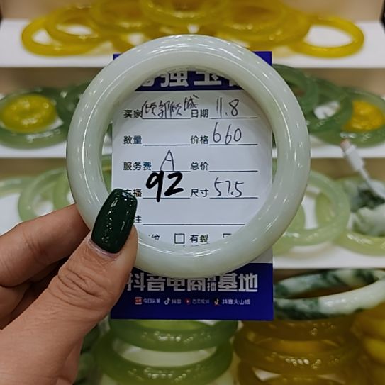 ღ****透闪石-蛇纹石玉未镶嵌手镯