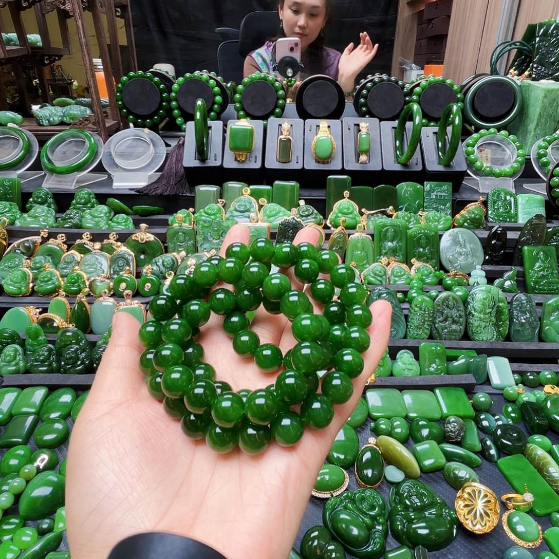 宝***帅和田玉（碧玉）未镶嵌颈饰