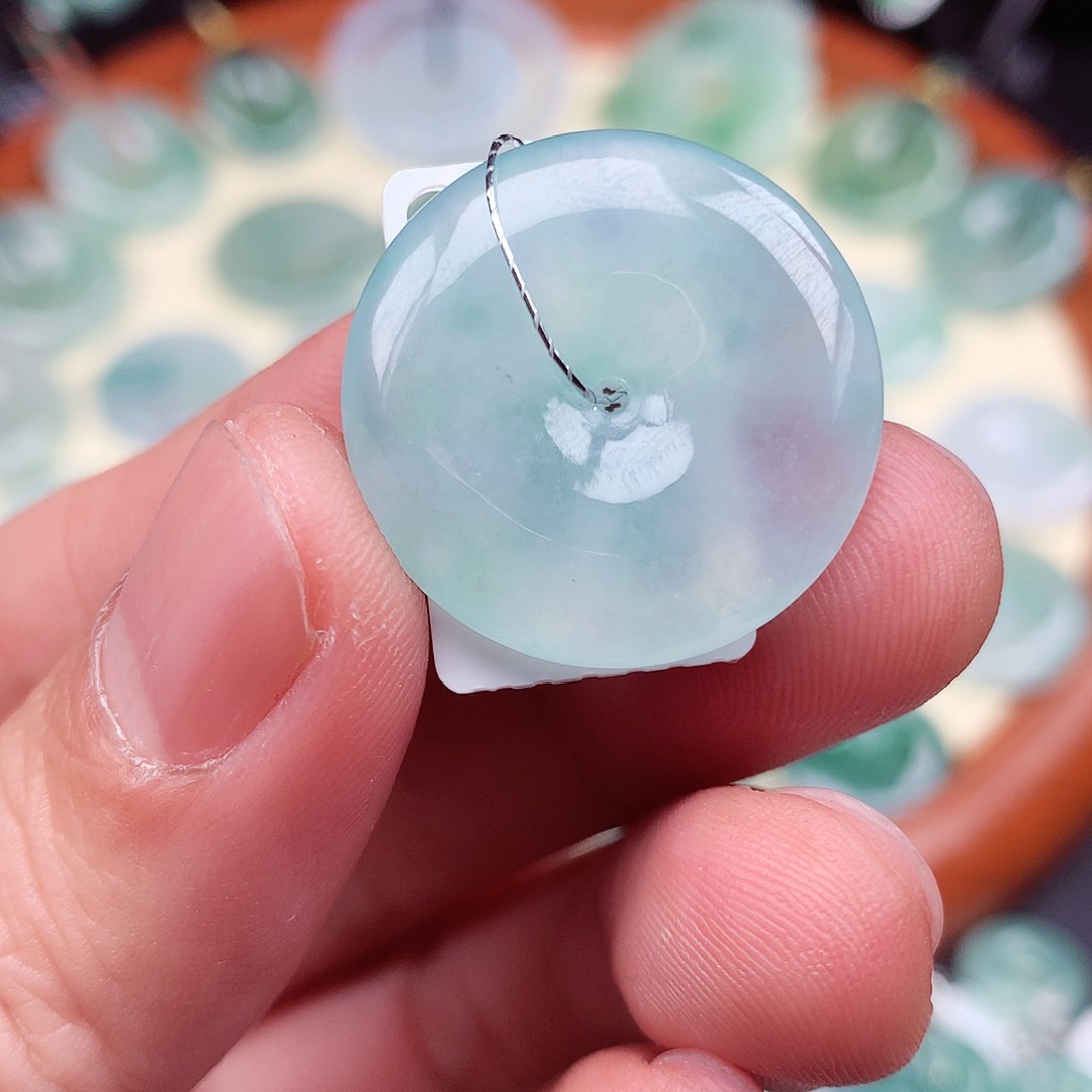 翡翠颈饰未镶嵌小平安扣