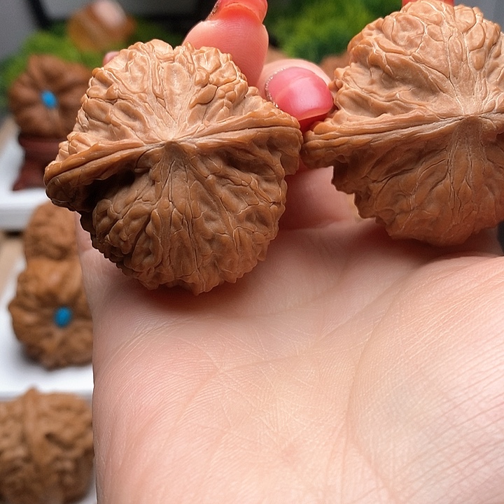 文玩核桃把件绿***鱼磨盘