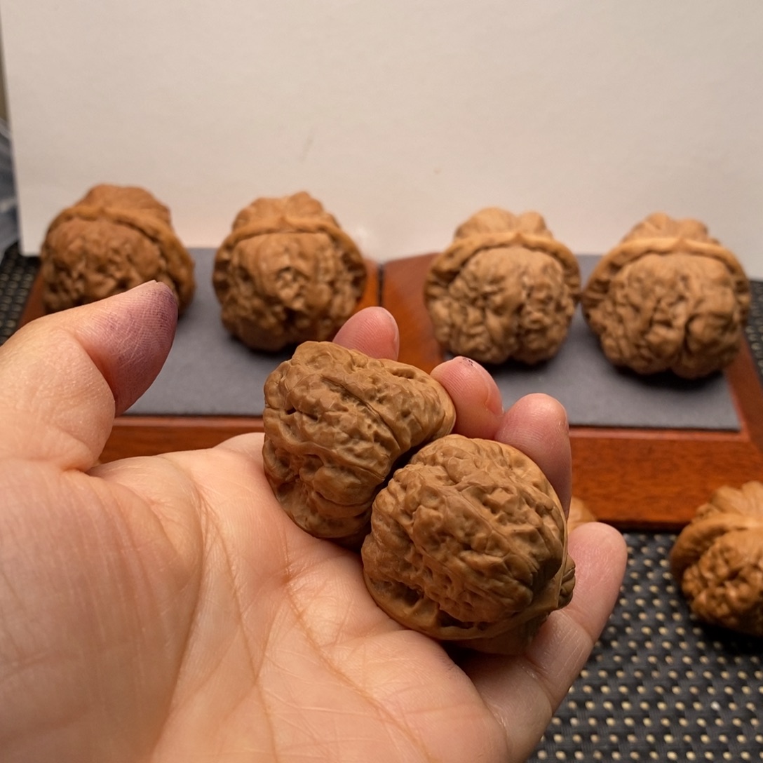 L***Y把件文玩核桃三角白茬边32左右