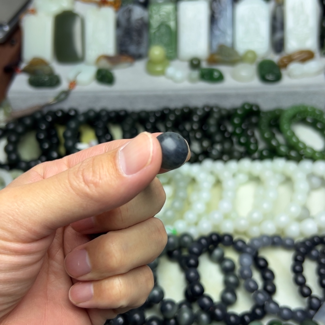 黄***）和田玉（糖玉）未镶嵌颈饰