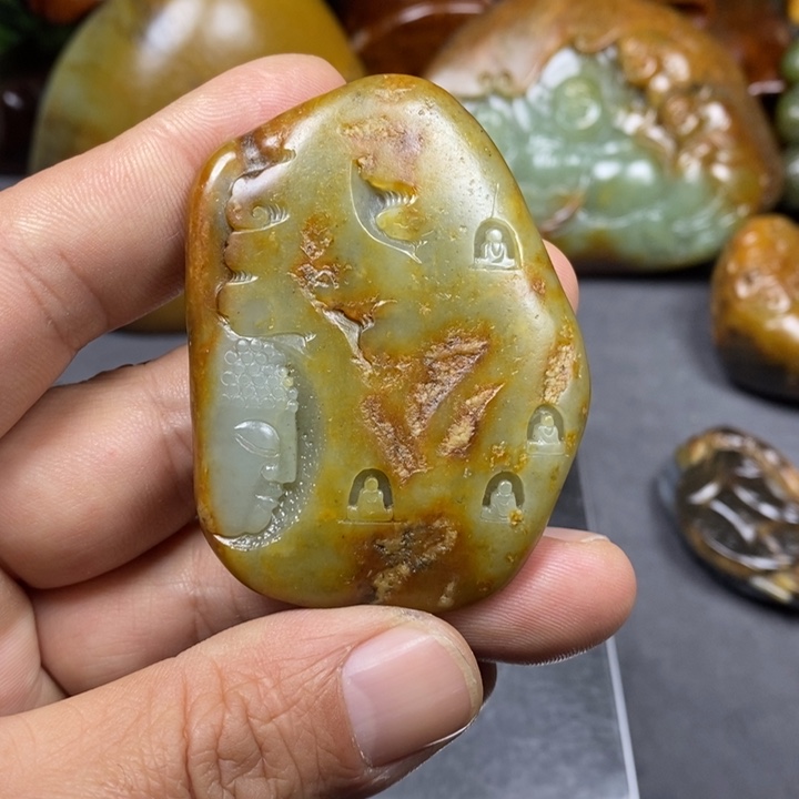 和田玉未镶嵌把件