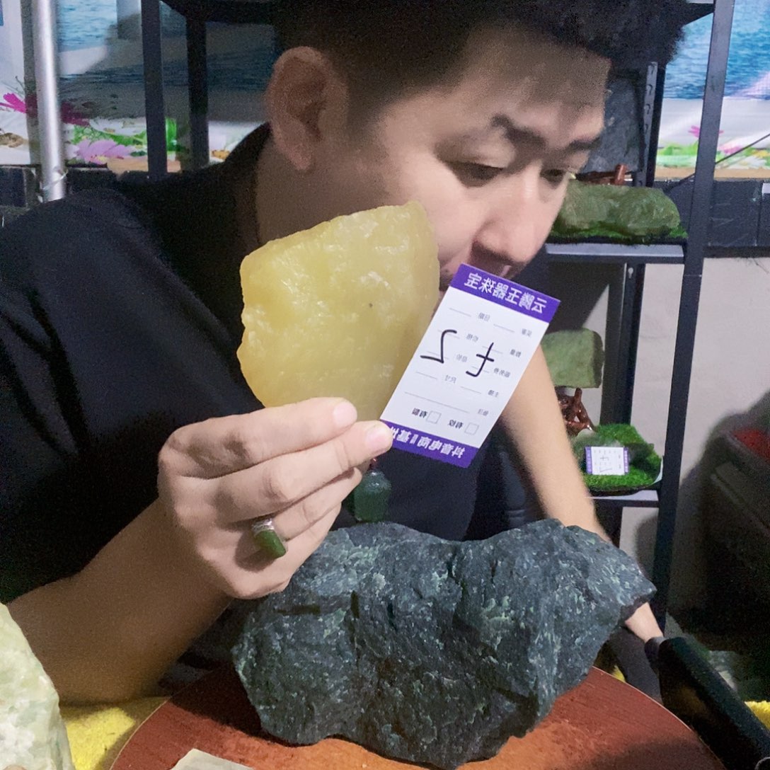 蛇纹石玉未镶嵌纯天然岫玉原石
