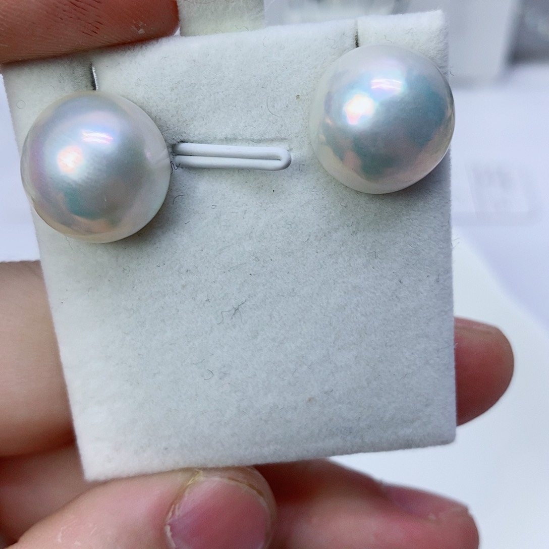 耳饰18K金镶嵌拼合珍珠（马贝珠）