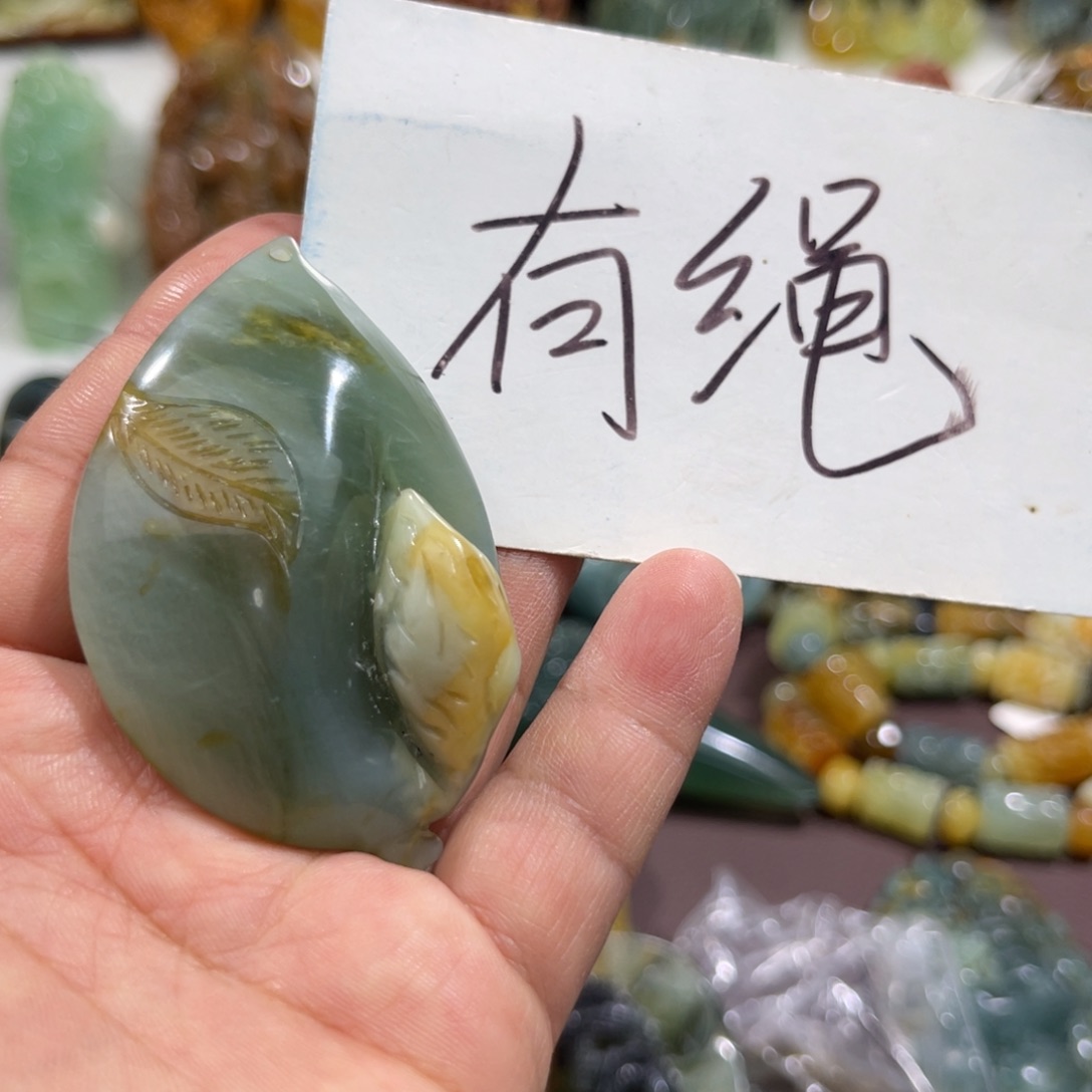 未镶嵌蛇纹石玉颈饰