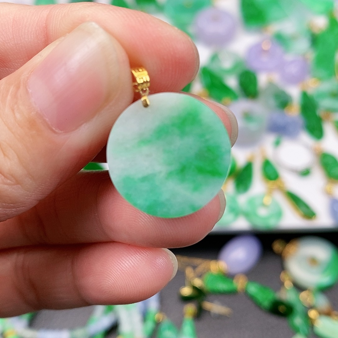 翡翠吊坠(不含链)18K金镶嵌