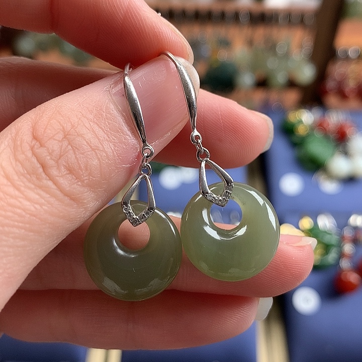 和田玉银S925镶嵌耳饰平安扣15.7左右晴水色