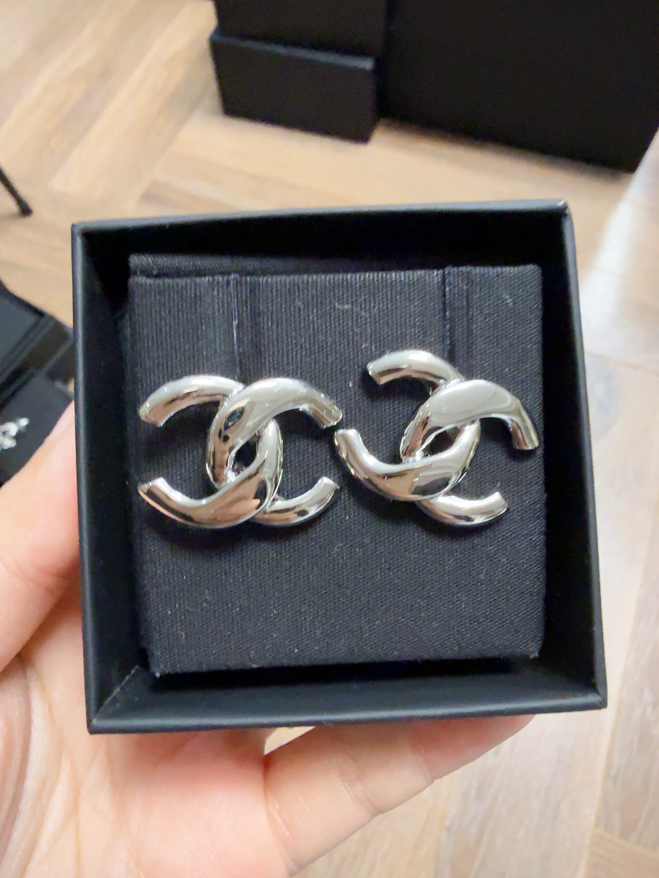 全新未使用 Chanel/香奈儿 澳海贝/25s波浪耳钉