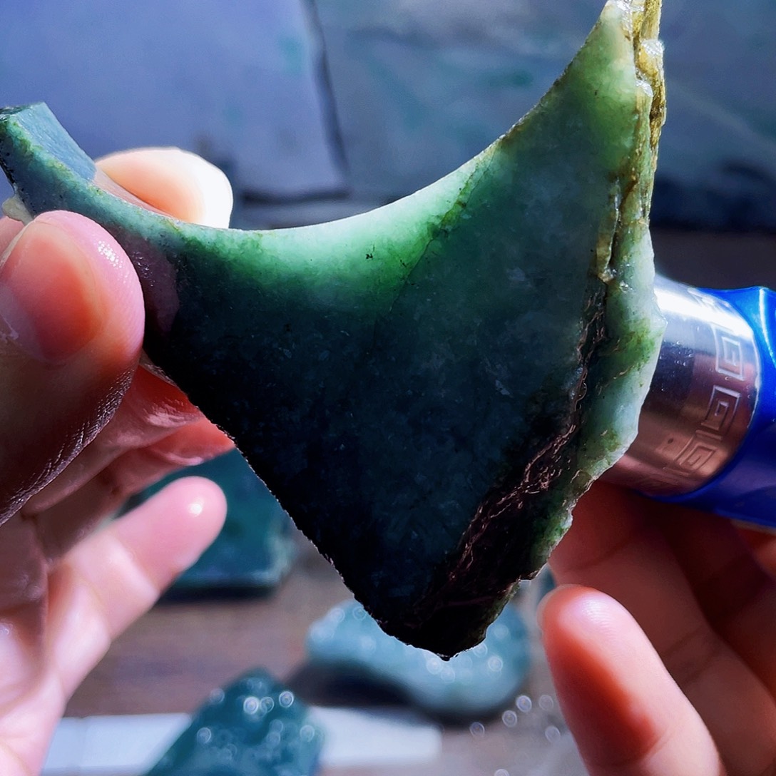 翡翠未镶嵌颈饰毛料66