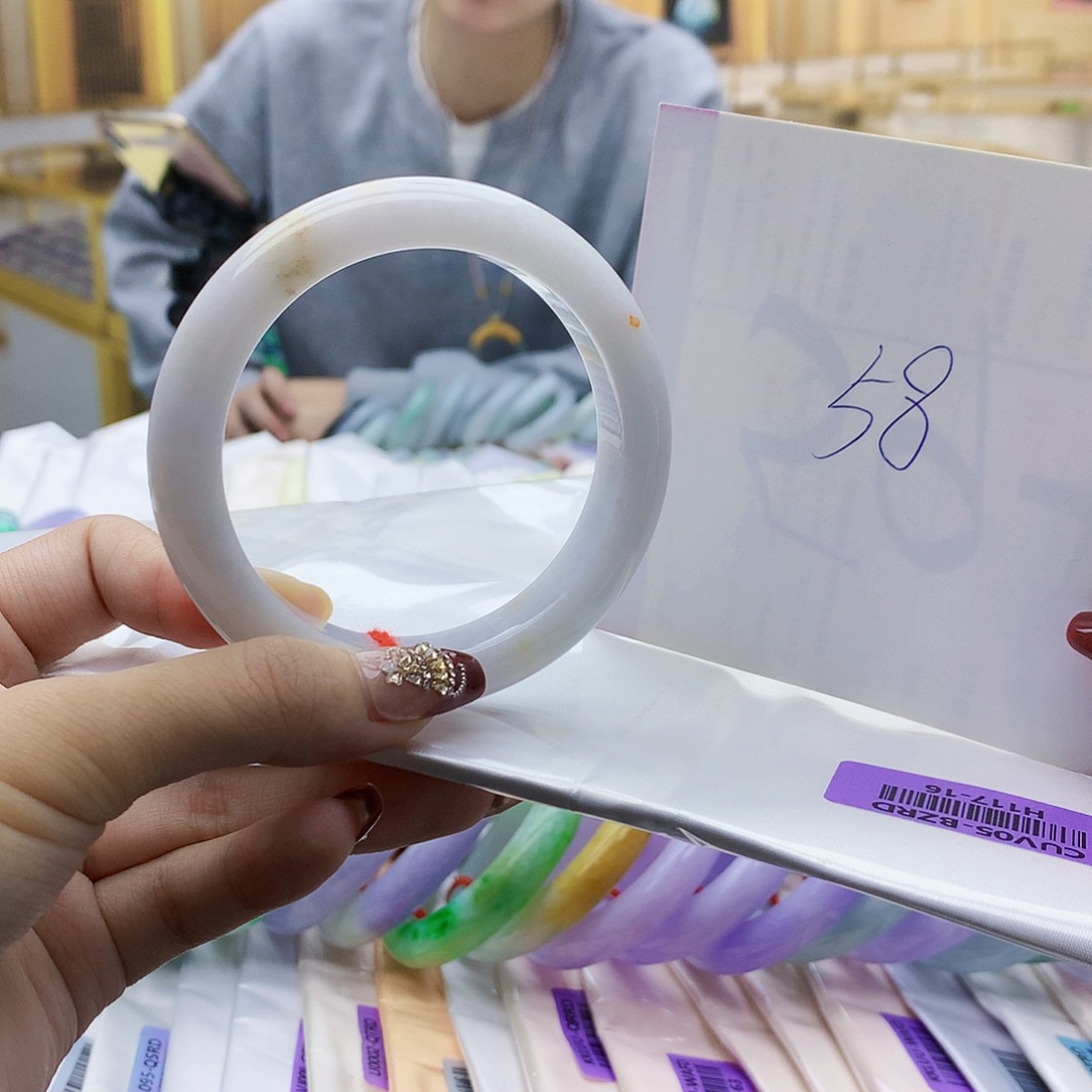 翡翠未镶嵌手镯hhh