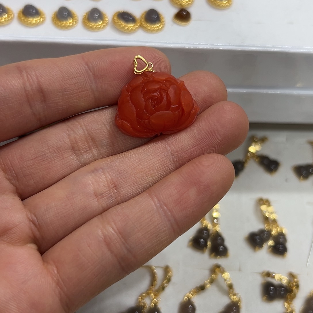 南红玛瑙颈饰18K金镶嵌团*妈