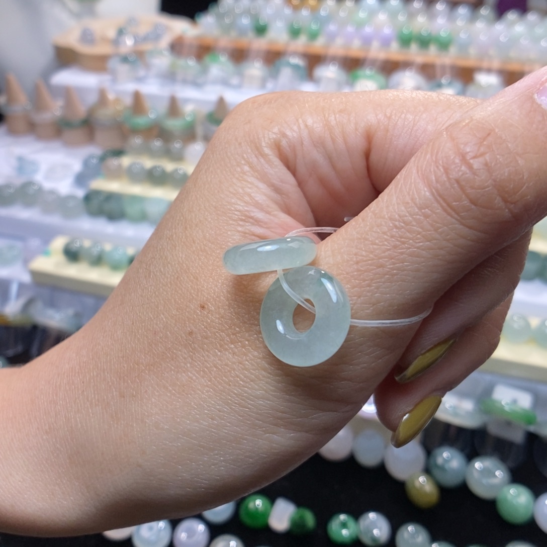 翡翠未镶嵌颈饰晴底